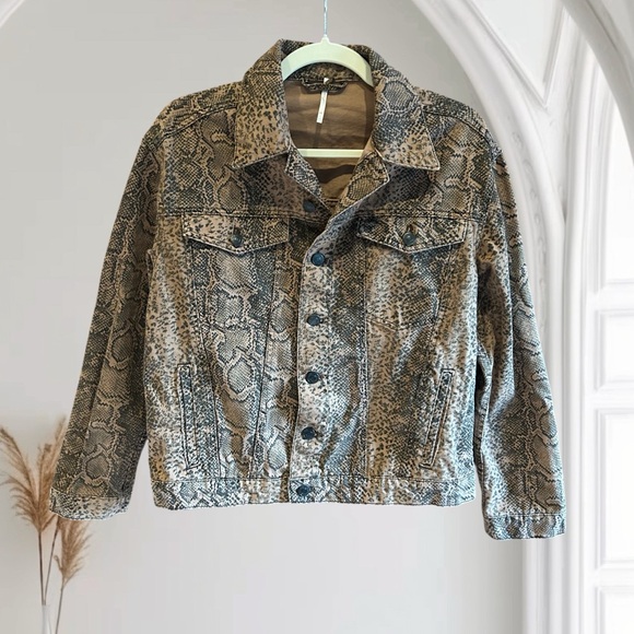 FREE PEOPLE Snake Trucker Jacket Animal Print Jean Jacket XS - Picture 4 of 12